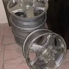 مافيها خدوش في الوسط مافي الا لي الاطراف و خفيفه2016