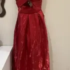 قابل للتفاوض فستان لم يلبس الا مره وحده