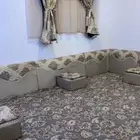 مساند مجلس مع مع الستائر والفرش كامل للبيع