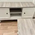 طاولات 2 تلفزيون و4 طاولات خدمة للبيع