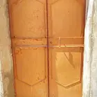 شبابيك وباب قديم