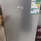 ثلاجة شبه جديده