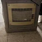 غسالة ومكيف وطاولتين