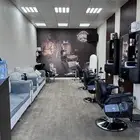 محل حلاقة للبيع كامل متكامل تصميم ممتاز جدا