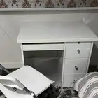 مكتب اربعه ادراج مع كرسي للبيع نظيف