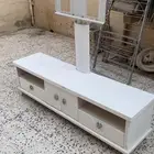 طاولة و ستاند شاشة