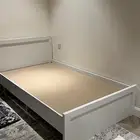 سرير ابيض للبيع