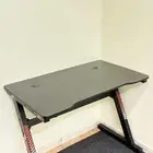 طاولة للبيع اصلية جودتها ممتازة