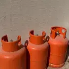 اسطوانات غاز ثلاث للبيع