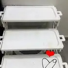 طاوله بيضاء