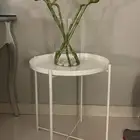 طاولة جانبيه