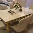 طاولة طعام