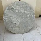 استاندات عرض وطاولات على سوم