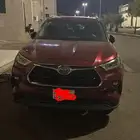 تويوتا هايلاندر أحمر