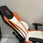 كرسي قيمز نظيف شبه جديد