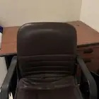 مكتب مع كرسي