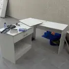 يوجد طاوله زاويه بدرج للبيع