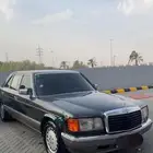 مرسيدس 1990 نظيف مخزن ملكي مع لوحات مميزه على السياره