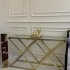 مدخل لونه ذهبي