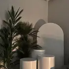 ستاند ابيض مع 3 طاولات