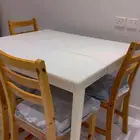 طاولة طعام من ايكيا مستخدم استخدام نظيف