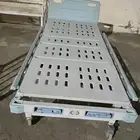 كرسي مستشفى نوع عادي وليس كهربائي