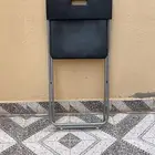 كرسي يتسفط من إيكيا السويد