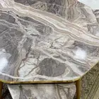 طاولة مع اربع خدمه مافيها عيوب