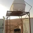 خزان ماء مع قاعده