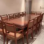 طاولة طعام جديدة