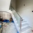 درابزين درج مع زجاج س ريت مزخرف و استيل فاخر-السعر 3 0ريال