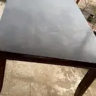 طاولة طعام مستعملة نظيفة