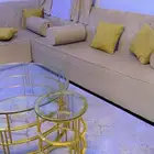 كنب مع طاولته للبيع.