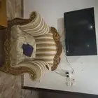 كنب رهيب ذهبي اللون لا يفوتكم