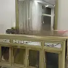 طاولة طعام للبيع مع ملحقاتها