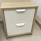 كومدينة أنيقة درجين لون خشبي وأبيض   تصميم عصري