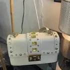 شنطة من بدون اسم بالف ريال