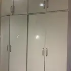 دواليب ملابس مع خزانة علوية