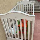 سرير اطفال مع عربية وكرسي صغير