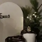 ستاند ابيض و3 طاولات بيضاء