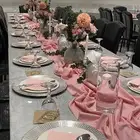 تنسيق طاولات طعام والصحون وجميع ملحقاتها