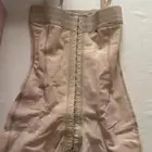 مشد جسم جديد غير ملبوس