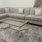 مجلس مع طاولات ومدخل وسجاد