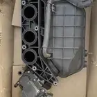 ثلاجة مكينة مع بوابتها