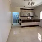 شقة غرفة وصالة ومطبخ امريكي غير مفروشة