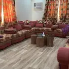 مجلس كنب وطاولاته وستائره