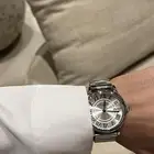 ساعة للبيع