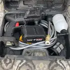 يوجد بطاريه 400 واط تشغل لامبات مخيم ويوجد مسدس ماء كهرابي