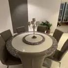 طاولة طعام