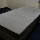 سرير مرتب وفخم